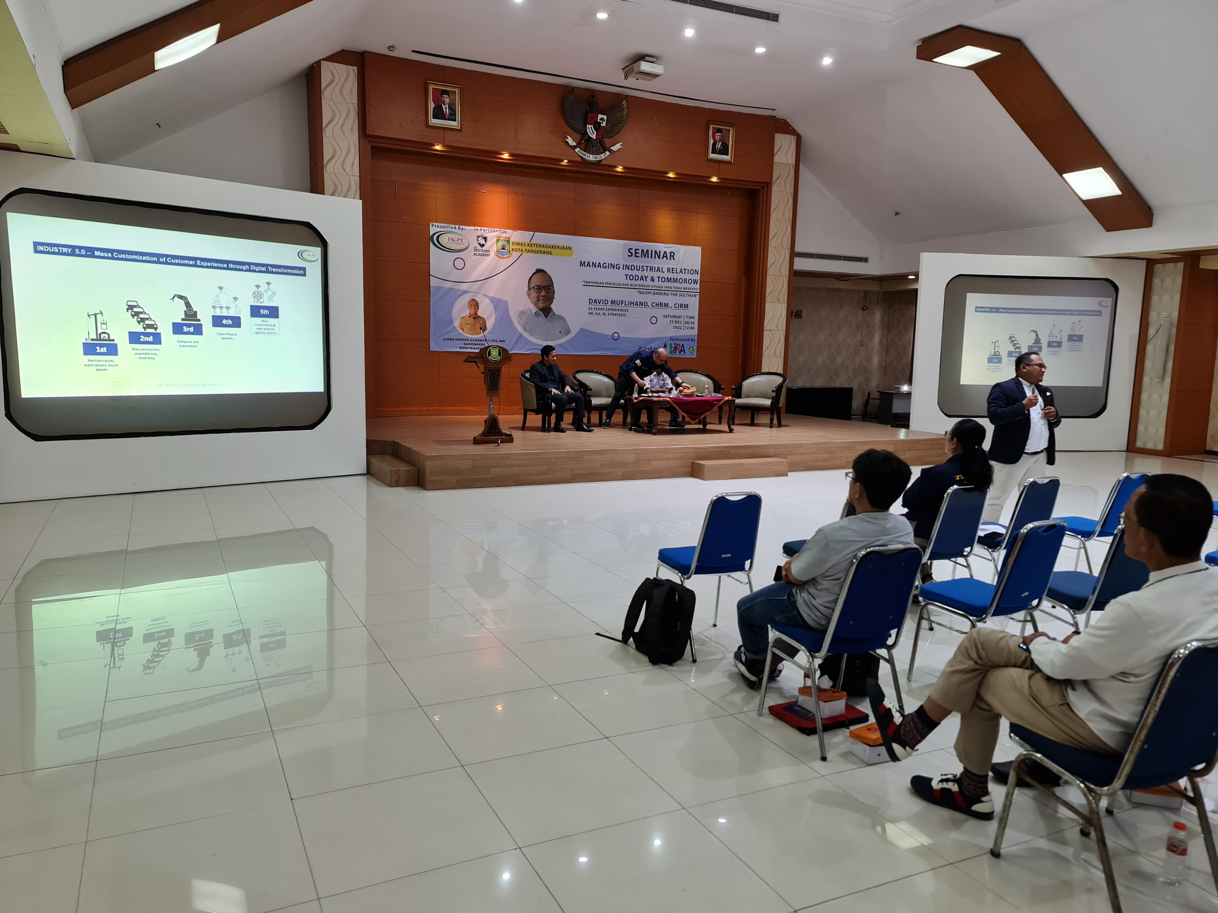 Foto galeri Seminar Managing Industrial Relation (17 Desember 2022)